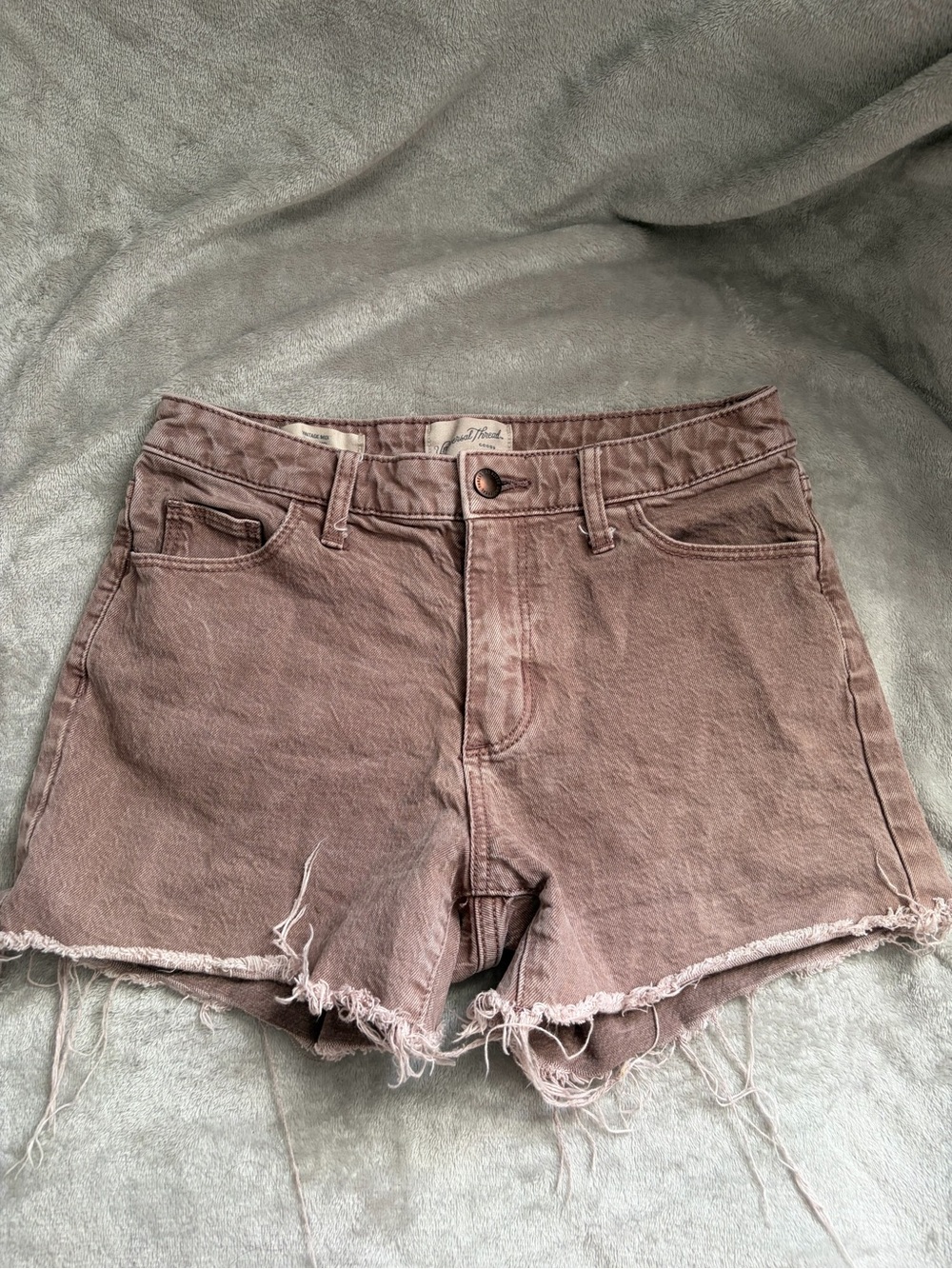 High-Rise Frayed Hem Women's Shorts - Mauve